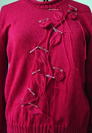 Pullover mit aufgesteckten Teilen