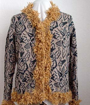 Jacke mit Rosenmuster und Fransenblende