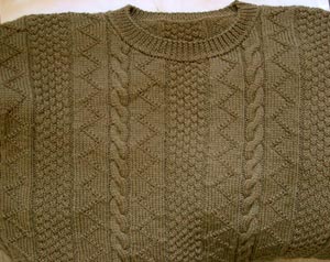 Strukturmuster mit Zöpfen im Guernsey-Stil