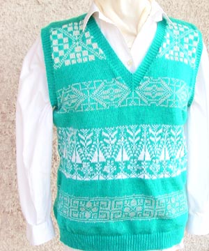 türkisfarbener Pullunder mit Norwegerbordüren