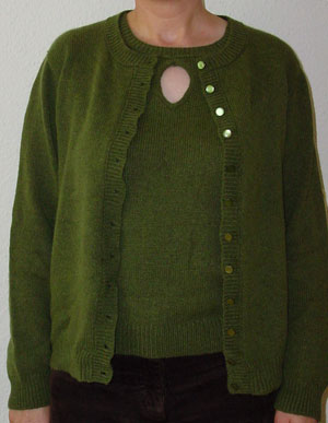 moosgrnes Twinset aus Angoramischgarn