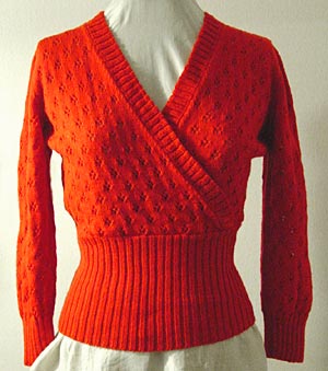 Pullover in Wickeloptik mit Lochmuster